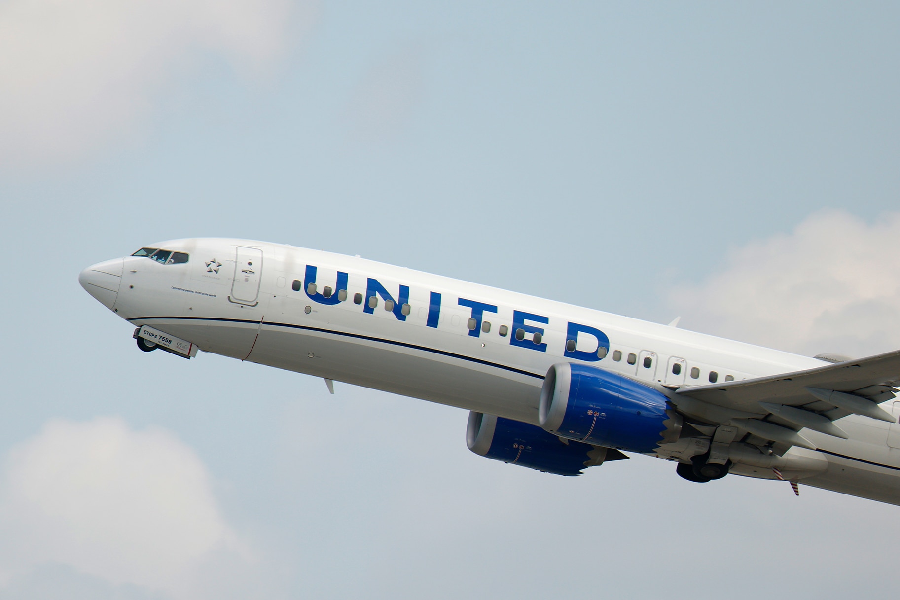 United Airlines investigating after passenger trapped next to man ...