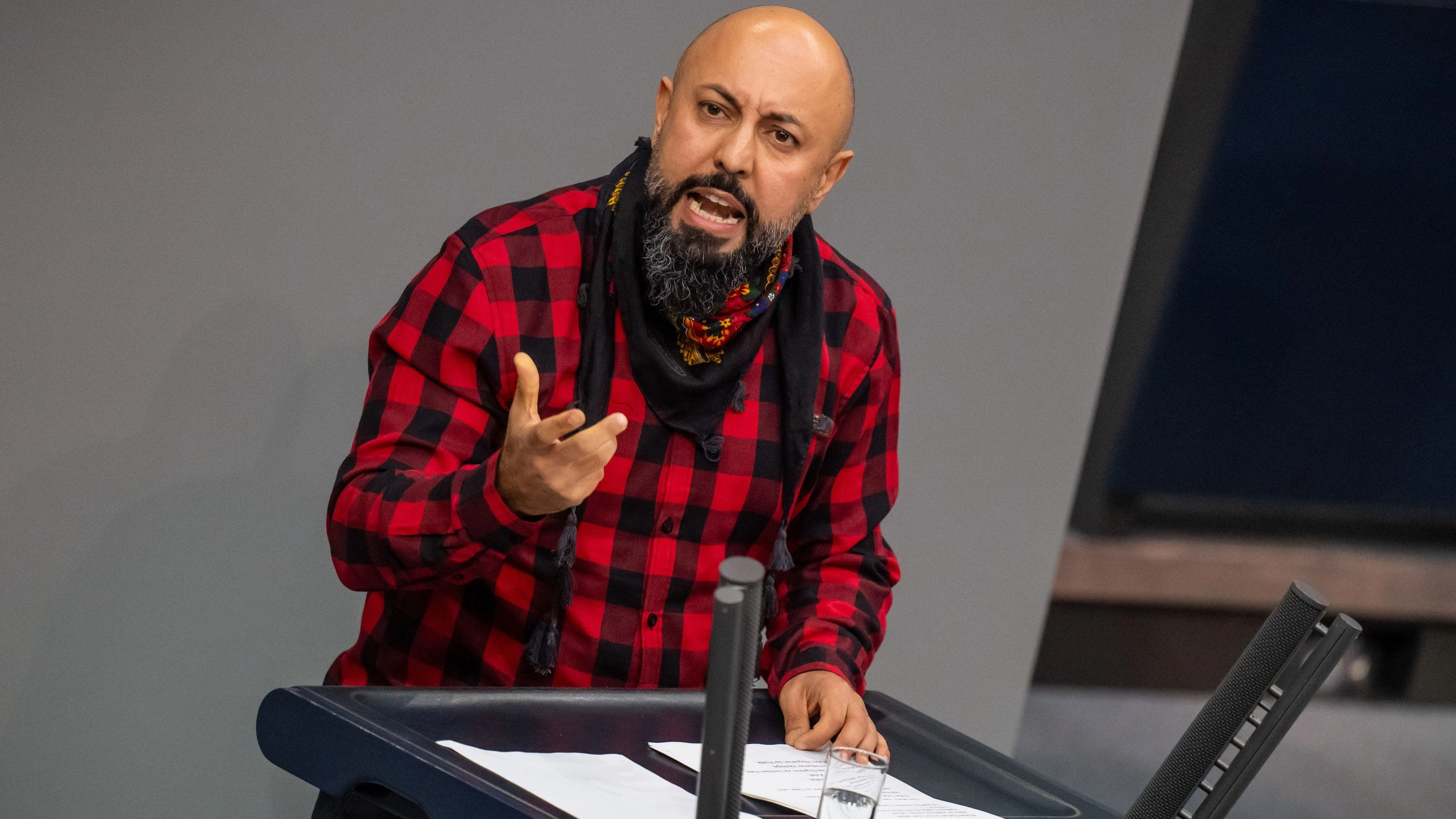 Nach Clankontakten: Wie die Linkspartei über Ferat Koçak debattiert