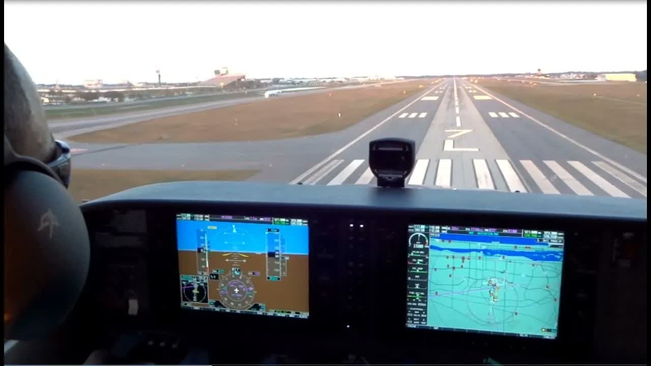 Cessna 172 (G1000 cockpit) landing at Daytona Beach Int'l (Embry-Riddle)