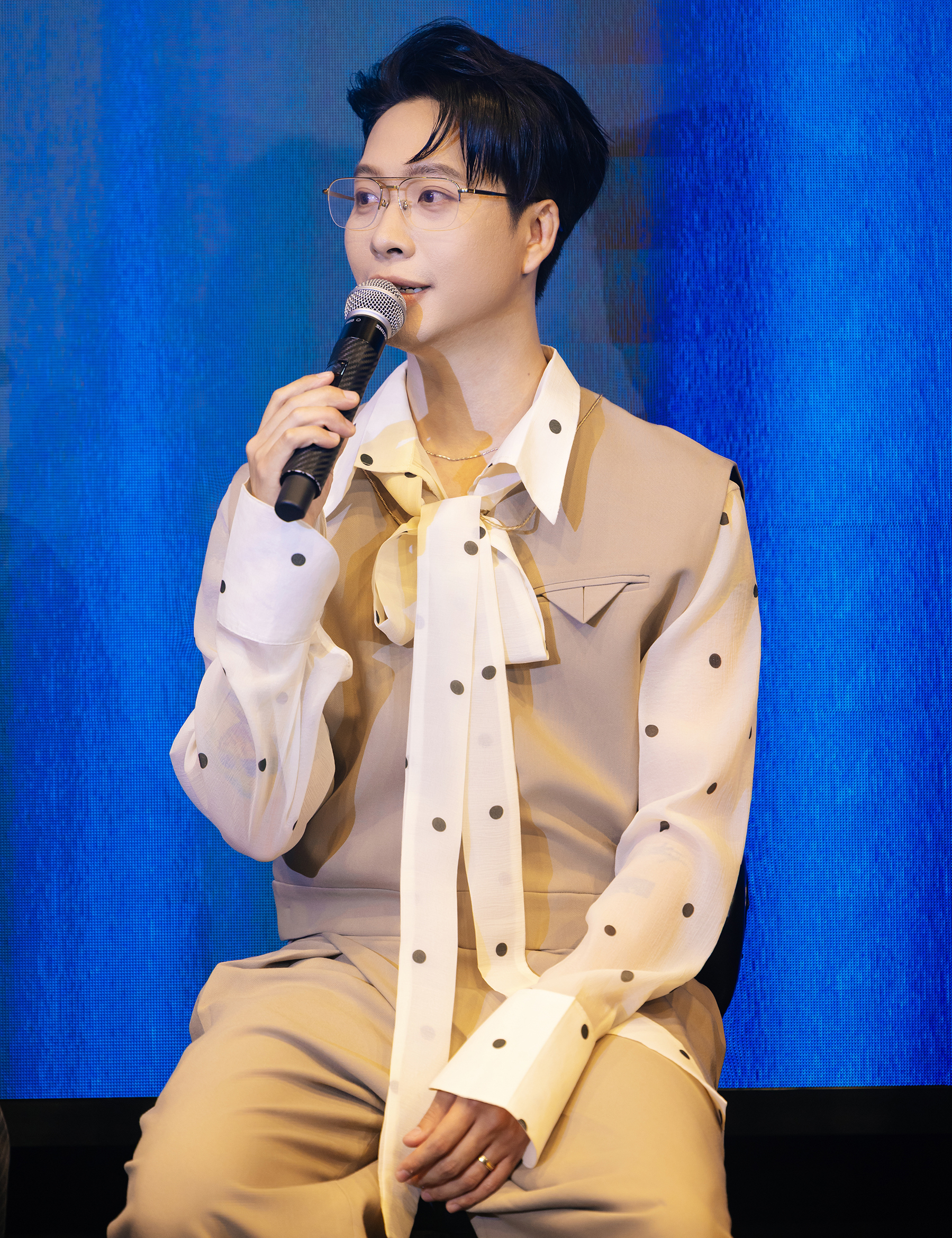 Emcee L ra album solo đầu tay