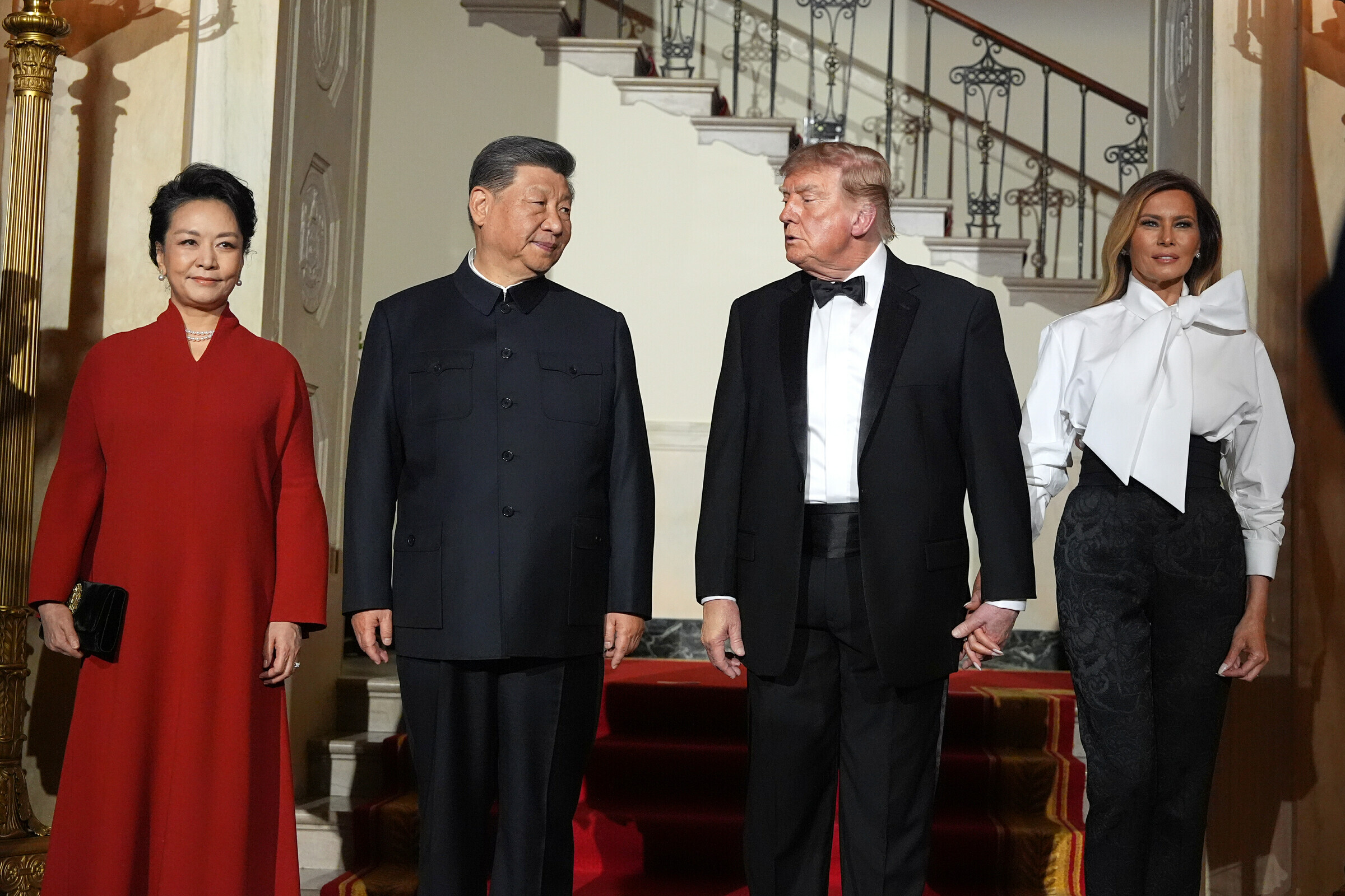Ông Trump đãi ông Tập món kem 'cây nhà lá vườn' trong quốc yến