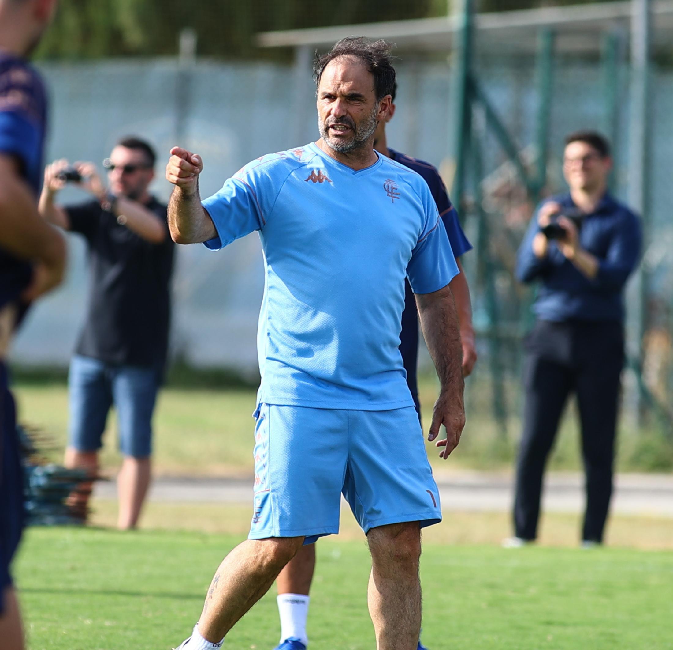 Dal campo. Egan, Shpendi e Monaco lavorano a parte