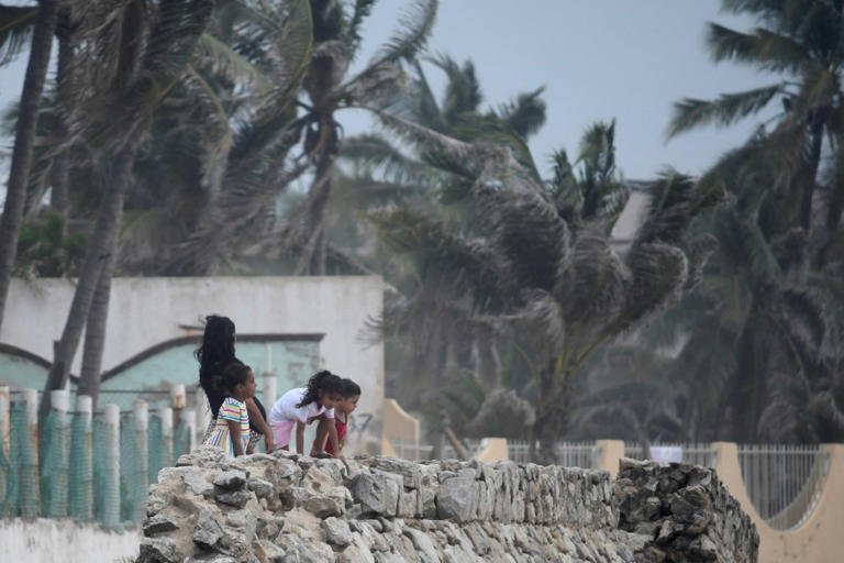 Weather watchers freak out as 'death band' appears on Hurricane Polo ...