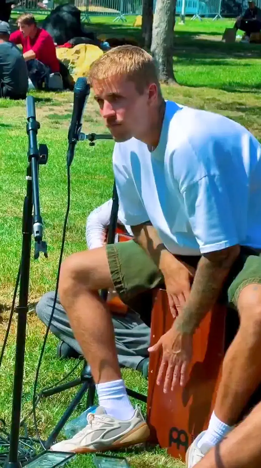 Justin Bieber mở show miễn phí vì người vô gia cư