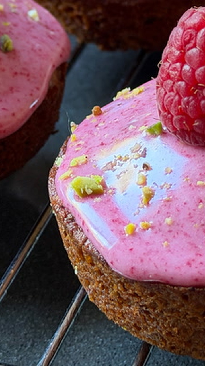 How to make pistachio financiers with raspberry glaze