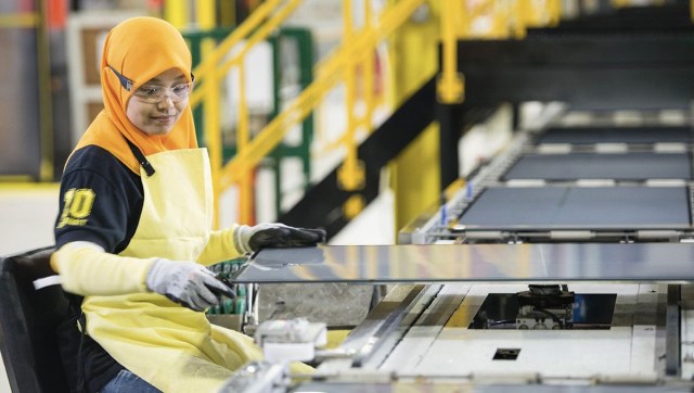 US solar manufacturing tops 100 GW as real output cuts through years of ...