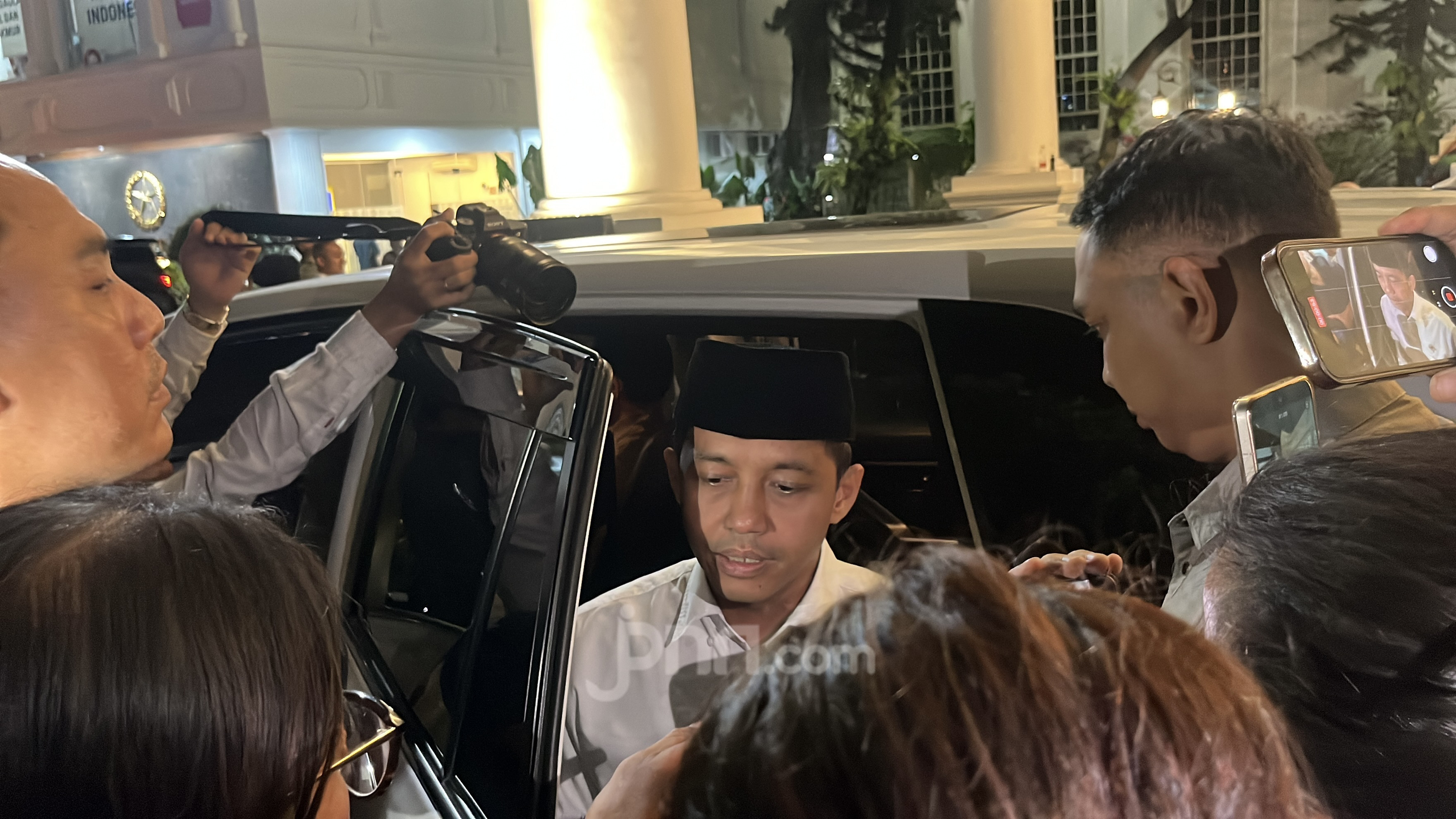 Raja Juli: Dulu ijazah Pak Jokowi, hari ini Mas Gibran, mungkin lusa ...