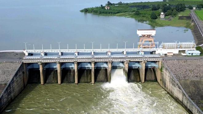 Mực nước hạ du tăng, Thủy điện Trị An đóng bớt 1 cửa xả tràn