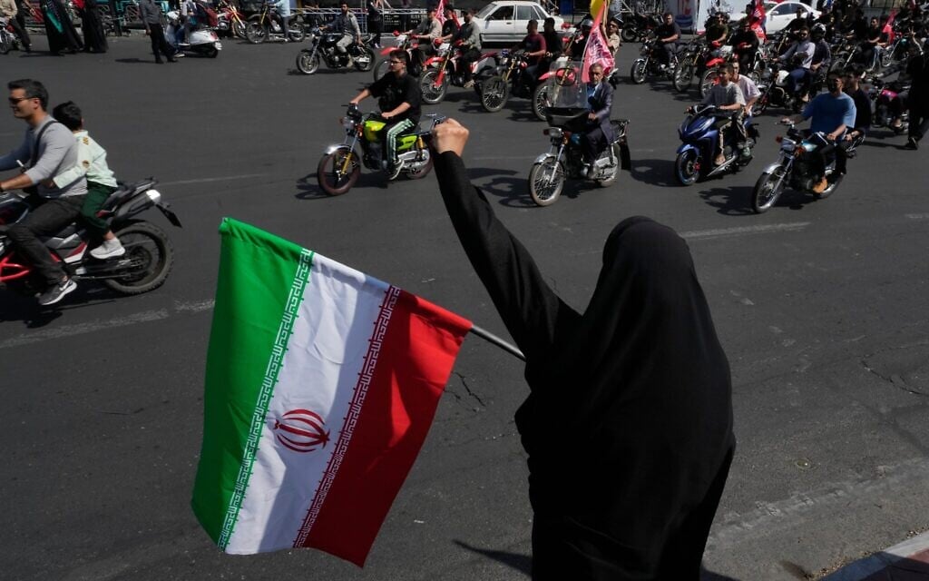 US and Iran discussing phased deal to reopen Hormuz and end US blockade ...