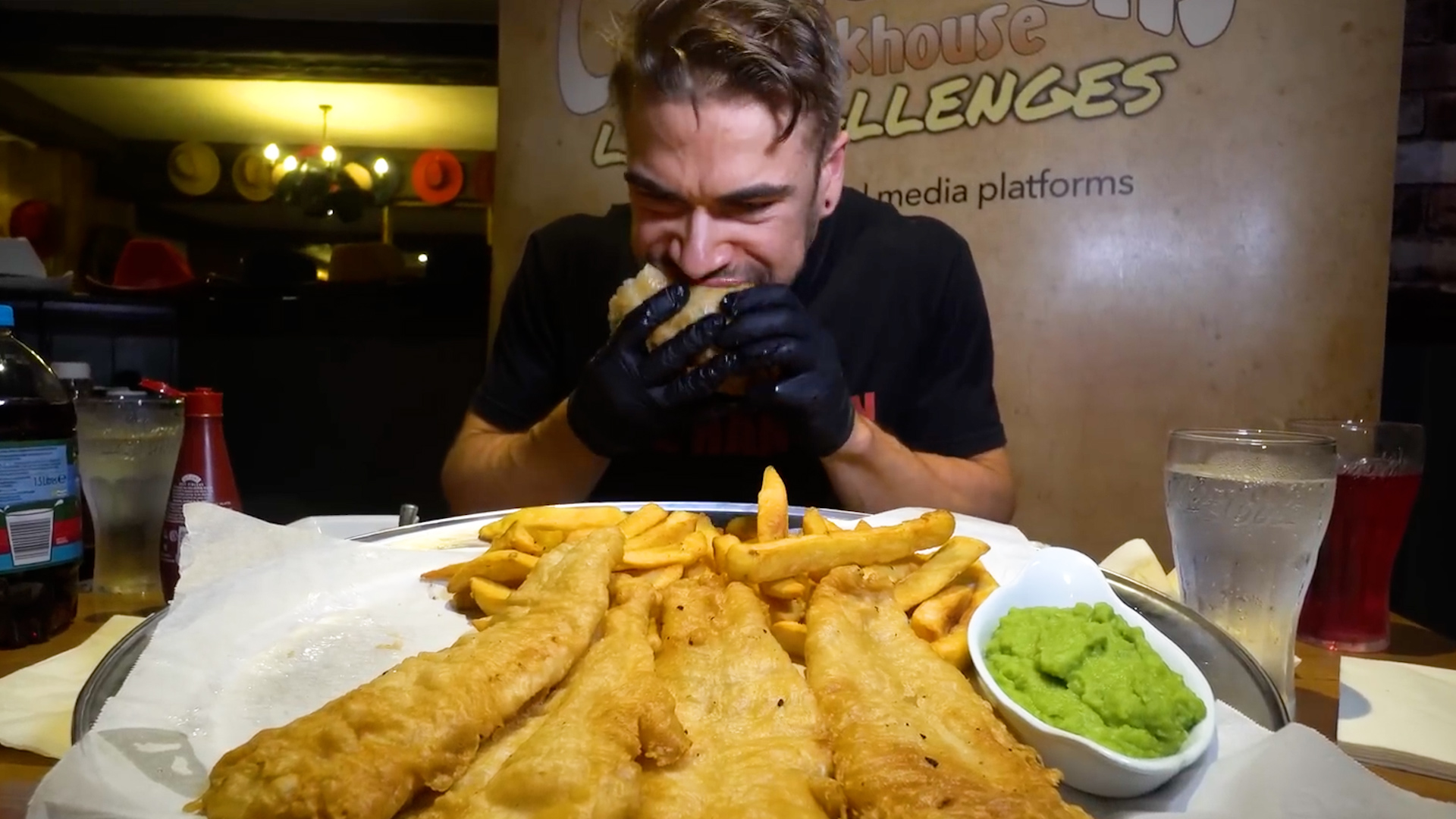 The owner bet me $250 I couldn't finish this fish & chips challenge in ...