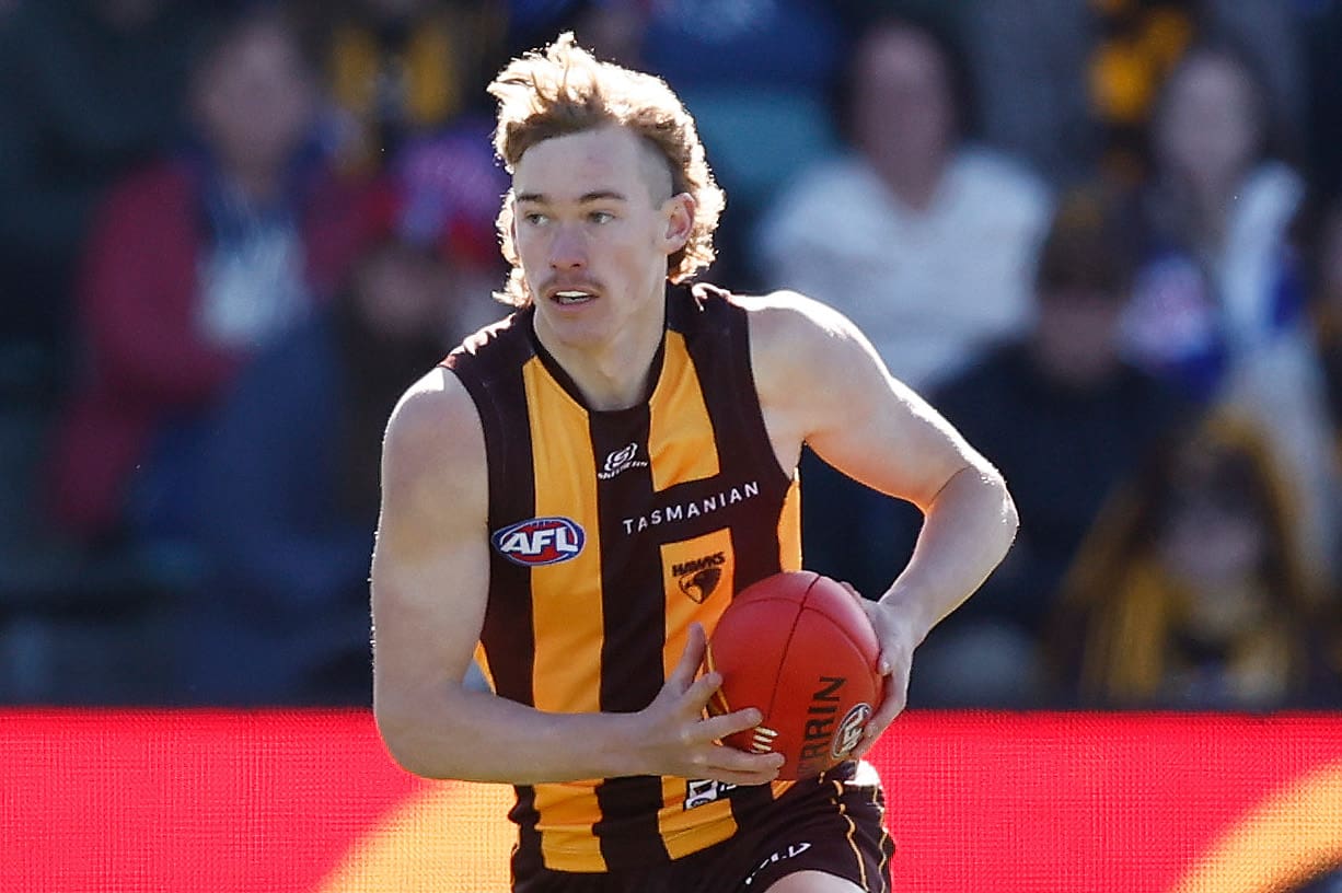 In-demand Hawthorn defender pens new deal