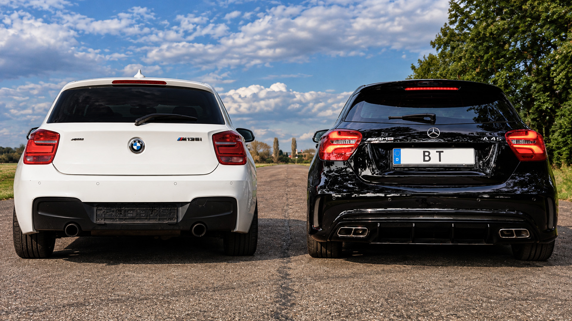 Welcher ist auf der Autobahn schneller, A45 AMG oder M135i?