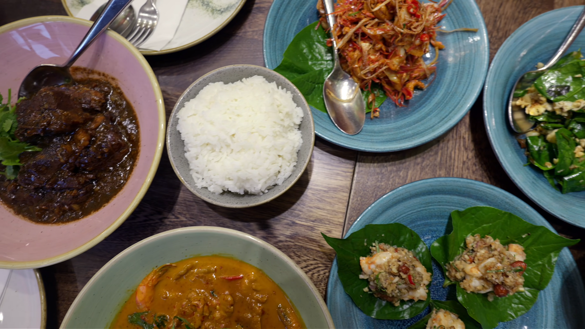 Learning how authentic southern Thai curry paste is made from scratch