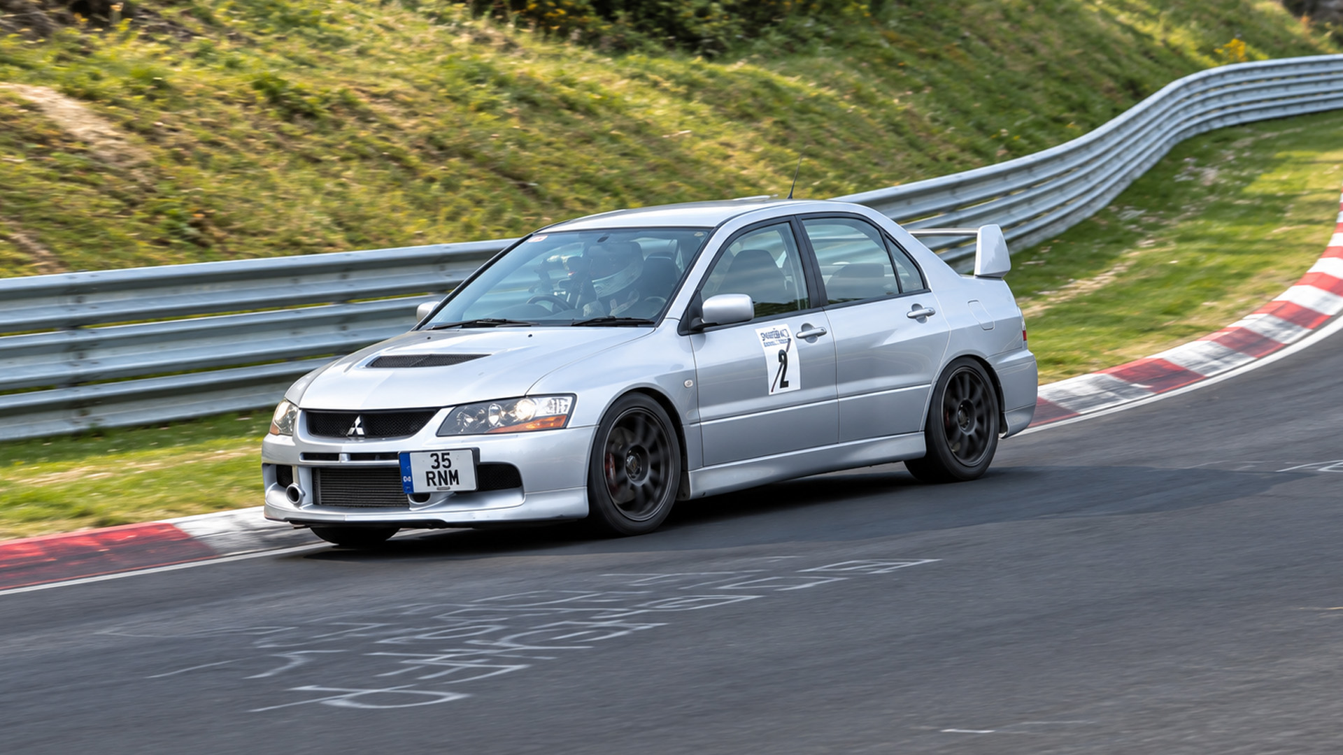 Mitsubishi Evo attacks the Nürburgring at serious speed