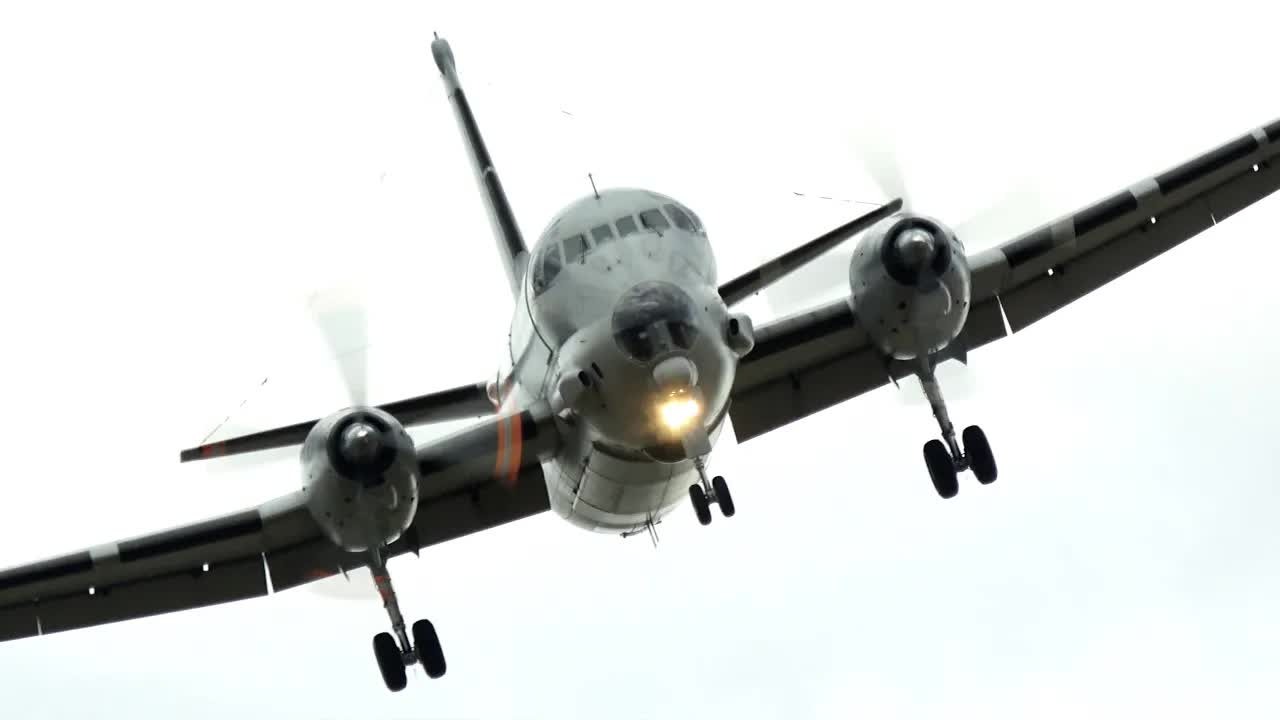 A rare Breguet Atlantique powers up - 