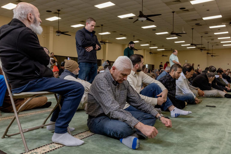 Muslim Americans push back as Republican politicians stoke anti-Sharia ...