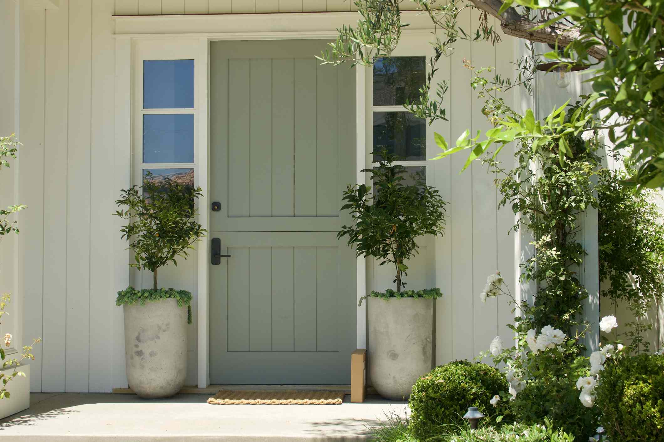 5 front door paint colors pros say will be everywhere in 2027 and give ...