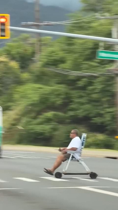 Beach chair rider makes an unusual entrance