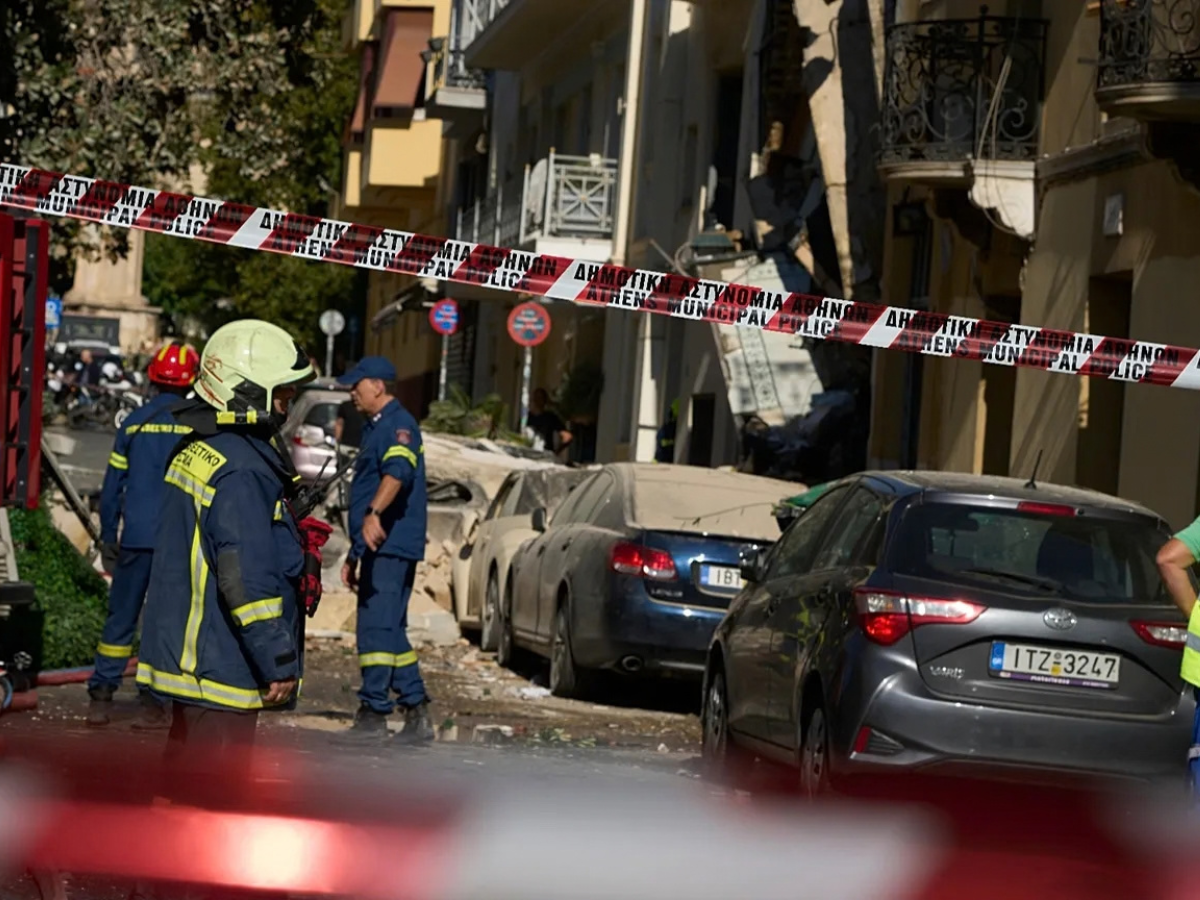 Athens building collapse today: Building collapse after explosion in ...