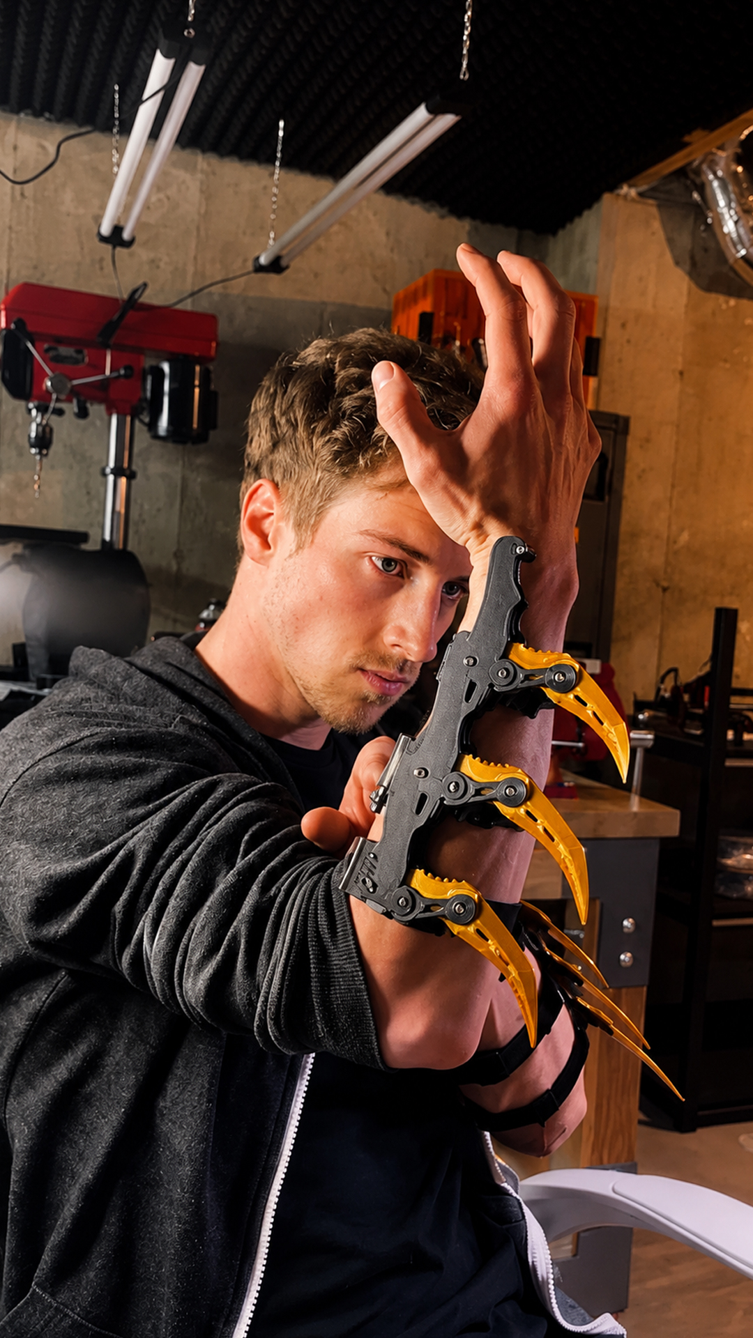 Batman gauntlet engineering behind functional retractable blades