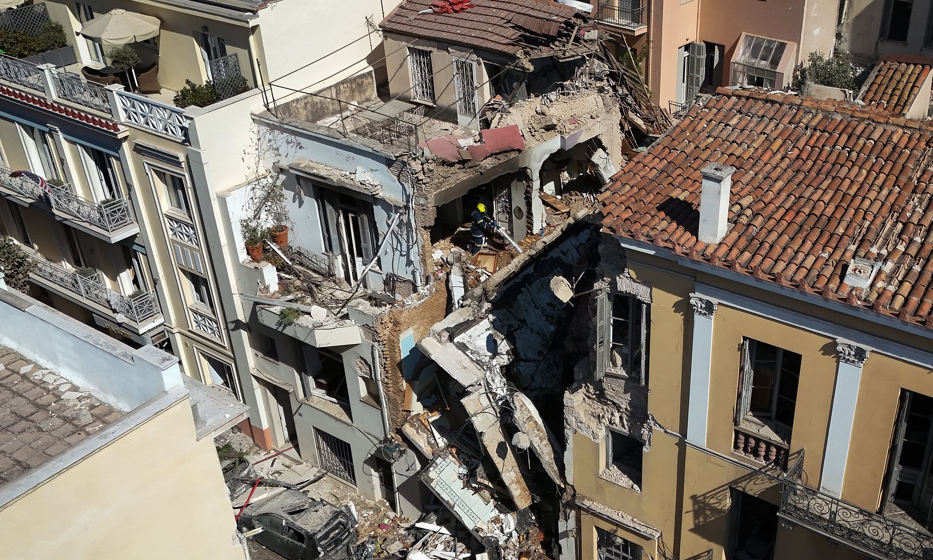 British family of four among at least six missing after huge explosion ...
