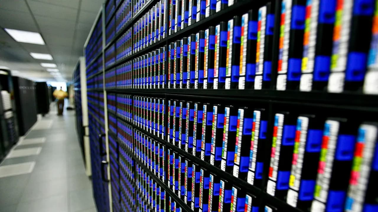 CIFR stock gains after Cipher extends Barber Lake lease to 20 years ...