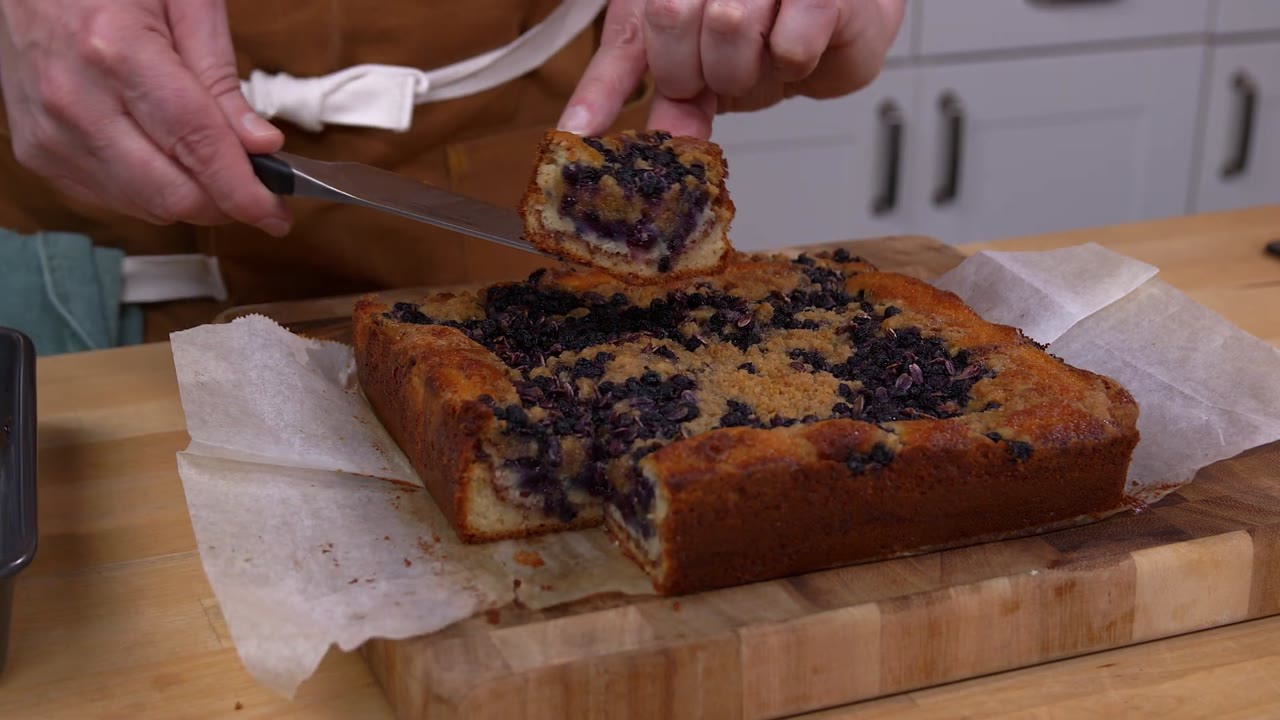 This blueberry buttermilk coffee cake is super moist and absolutely ...