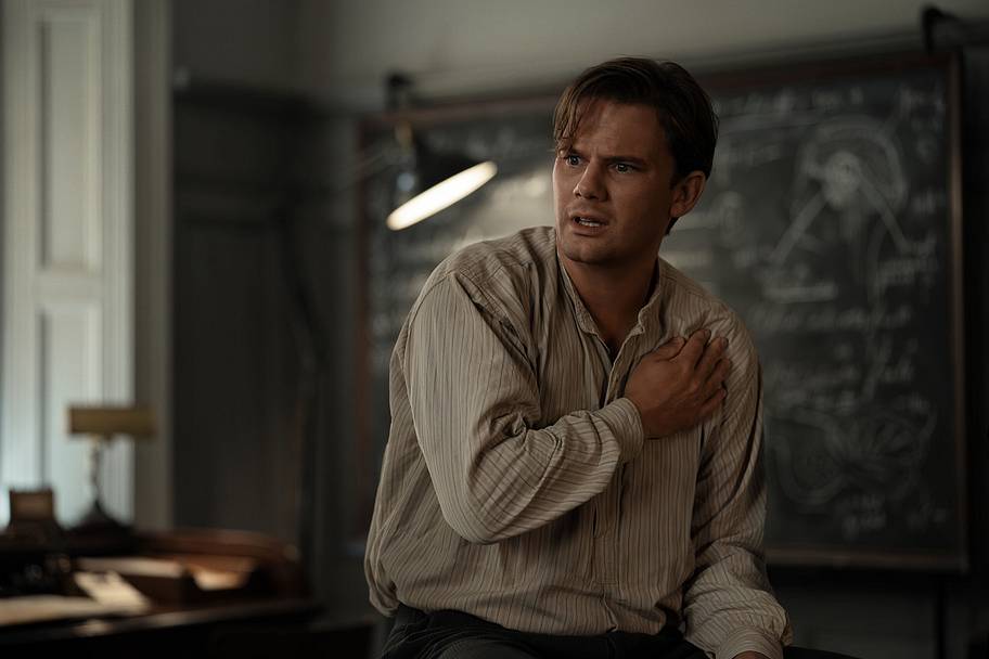 Jeremy Irvine (“Henry Beauchamp”) in Outlander: Blood of My Blood season 2. | Image: Starz.