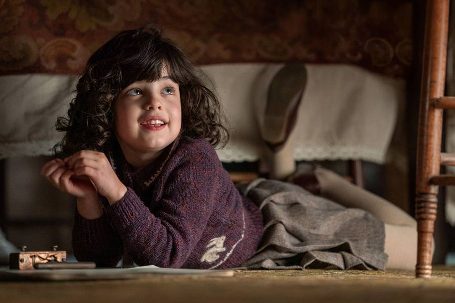 Mae & Tuesday Roberts (“Young Claire”) in Outlander: Blood of My Blood season 2. | Image: Starz.