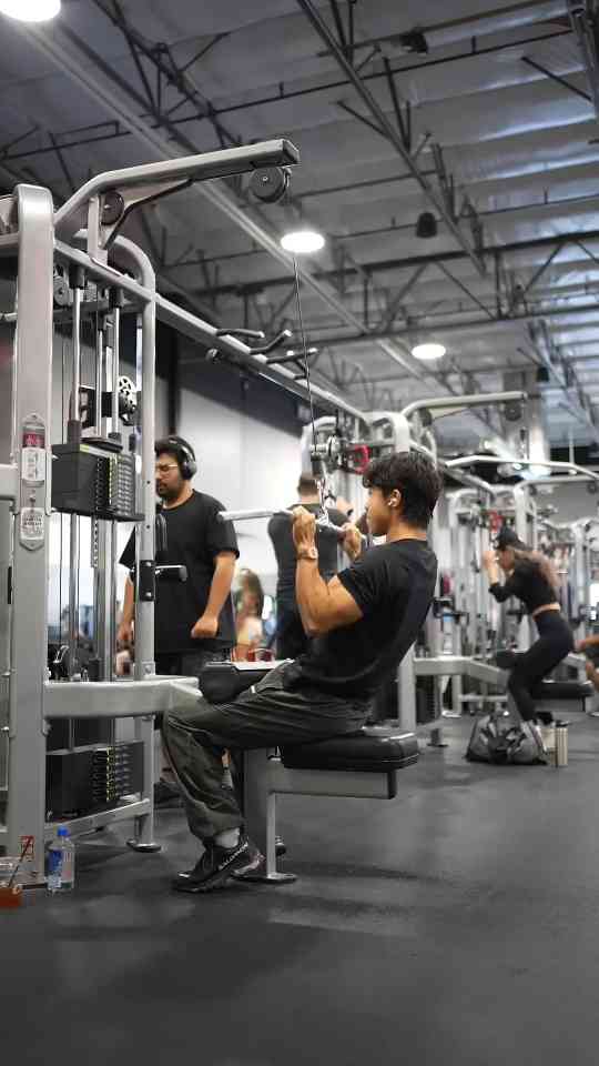 Kneeling cable pulldown alternative for shorter workouts
