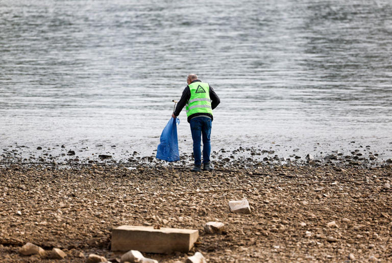 „Lage bleibt angespannt“: Rhein-Pegel auf Rekordtief – auch in Köln ...