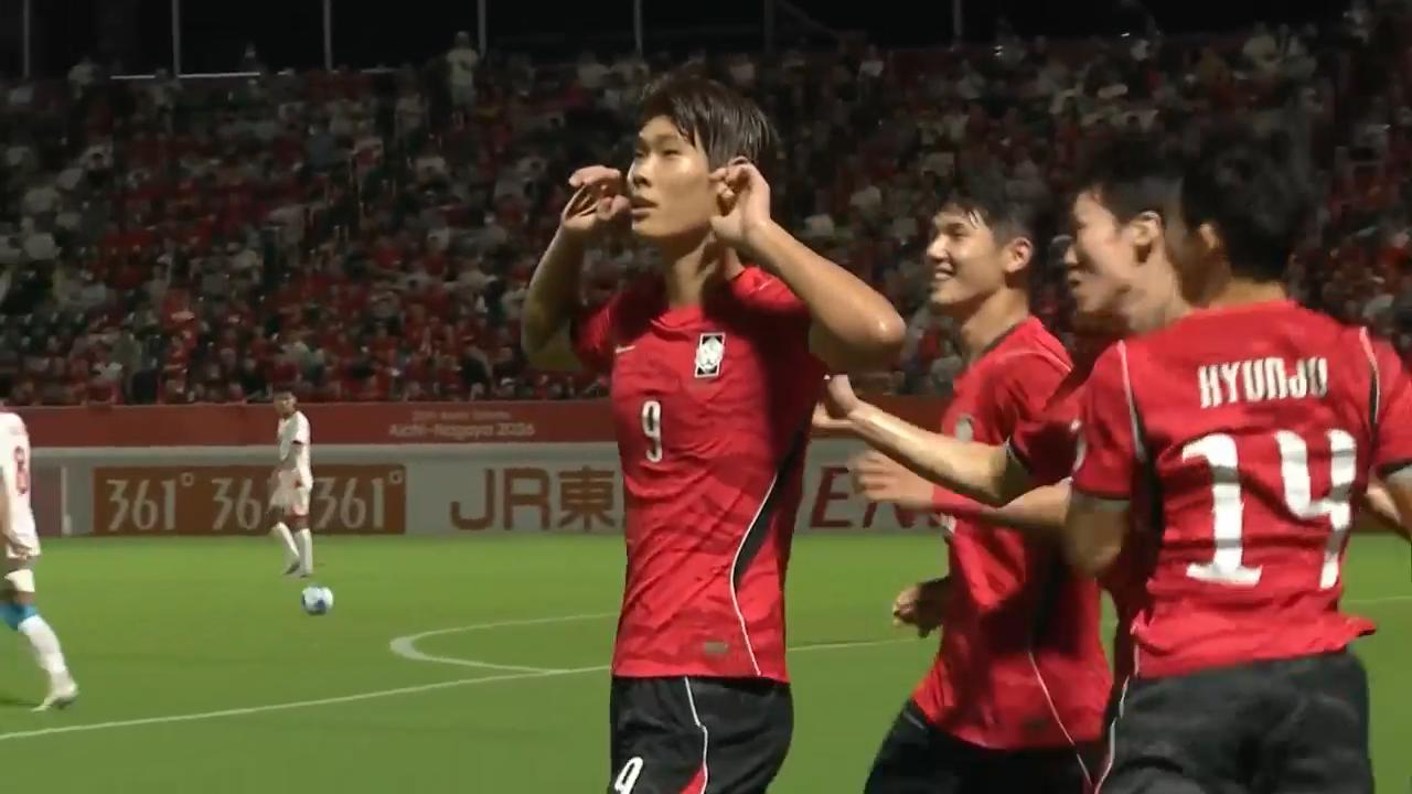 Lee Young-jun strikes for a brace as South Korea blank Vietnam 4-0 to ...