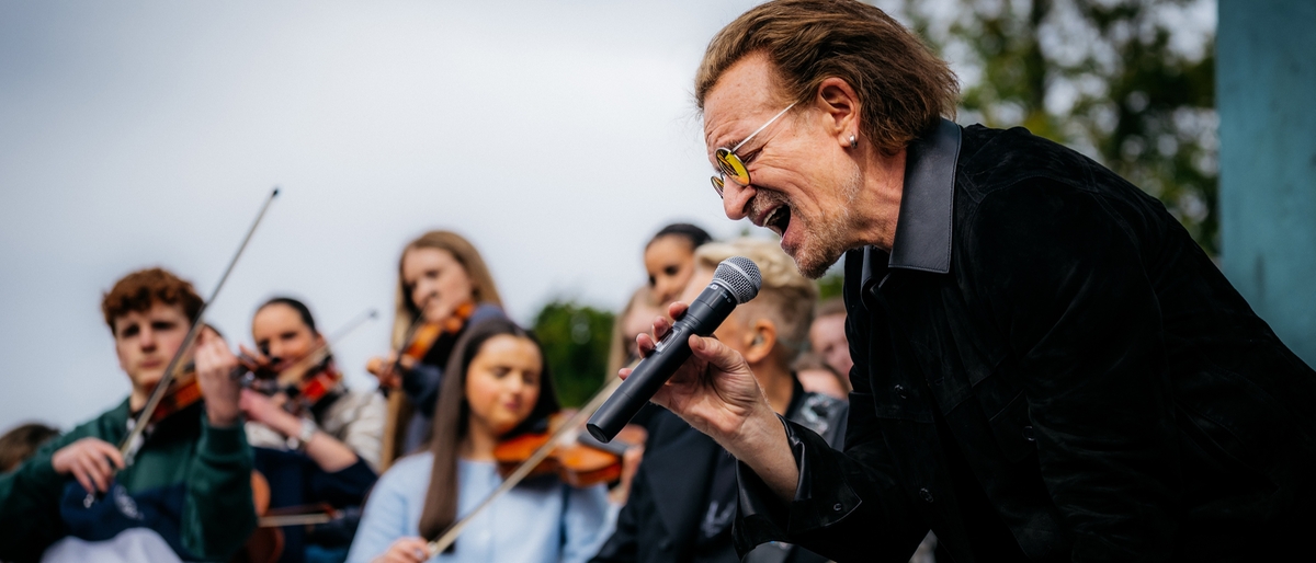 Gli U2 in concerto dove si formò la band 50 anni fa. 