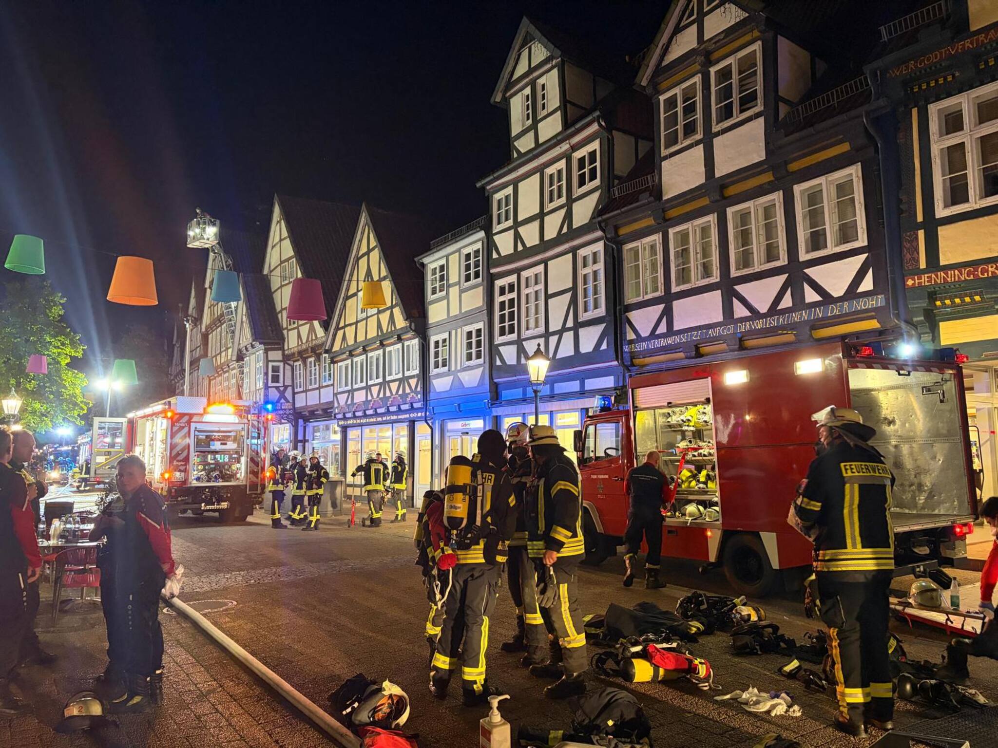 Wohnungsbrand in Celler Altstadt – vermisste Person gerettet