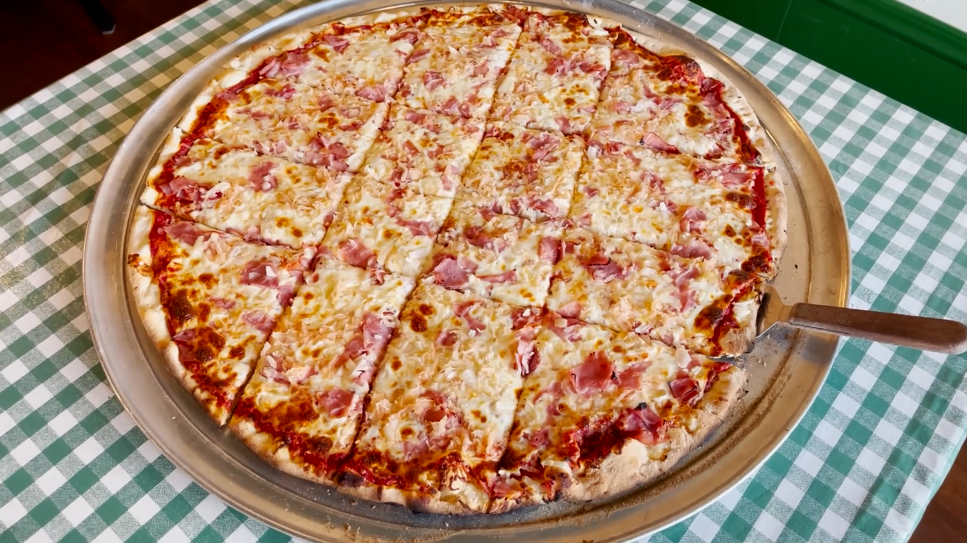 Man attempts giant 26-inch pizza challenge for a $100 cash prize