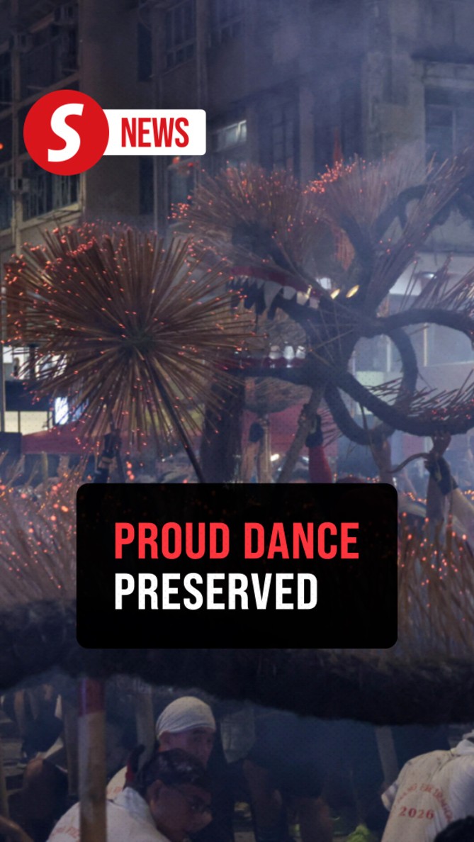 Fire dragon dance lights up HK streets for century-old Mid-Autumn tradition