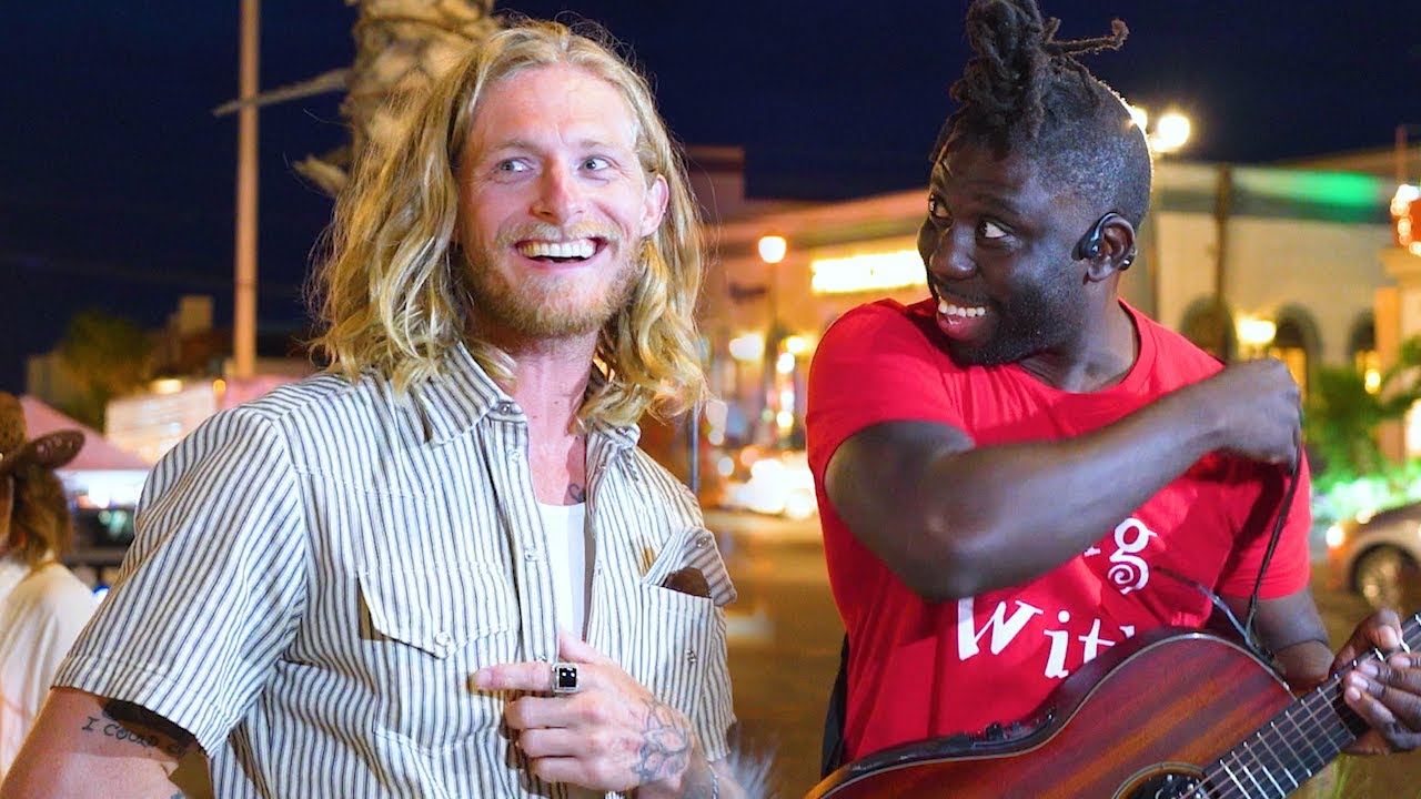 Random vacationer draws huge crowd when he sings this