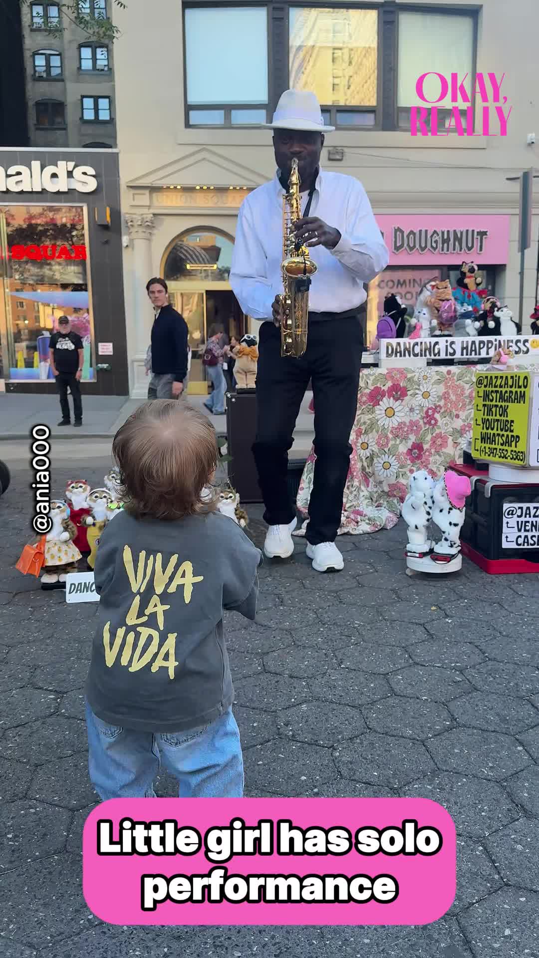 Toddler breaks into dance during New York street performance