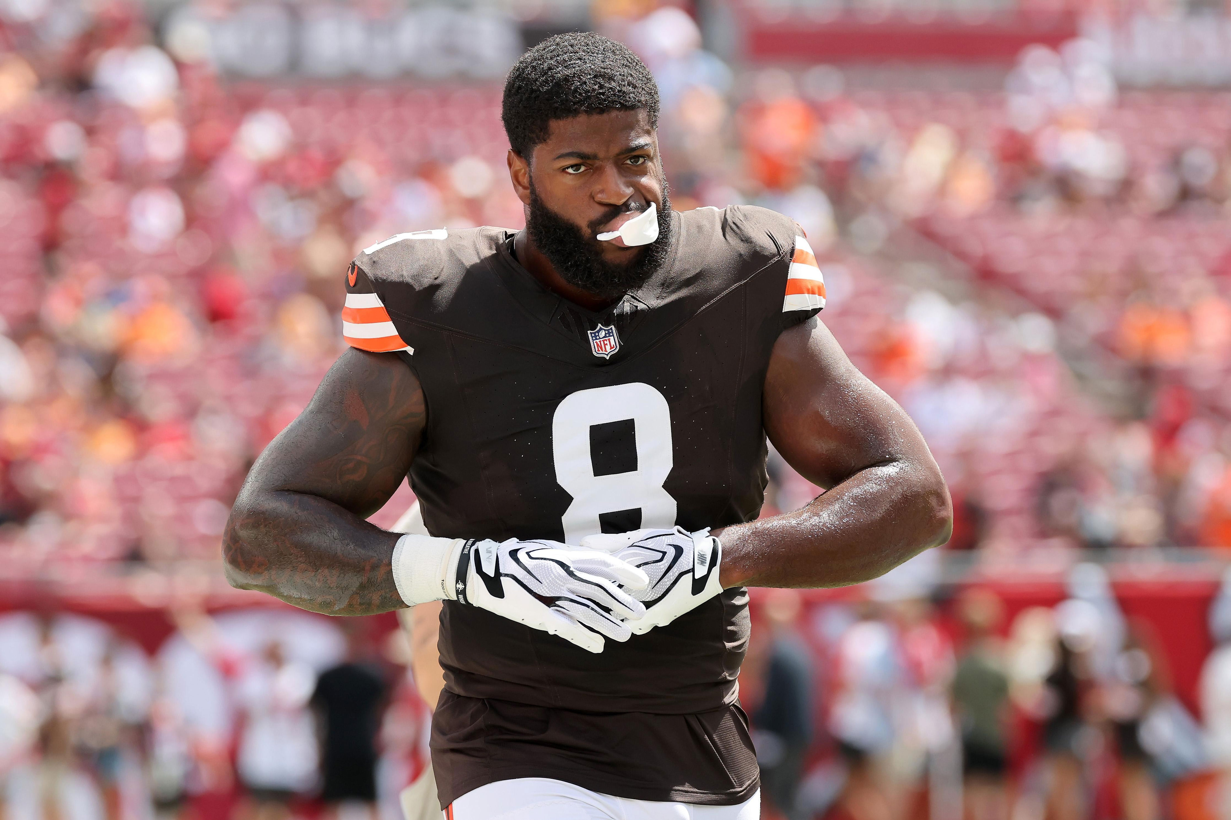 Cleveland Browns news: Sacks, trade rumors, and a possible key injury