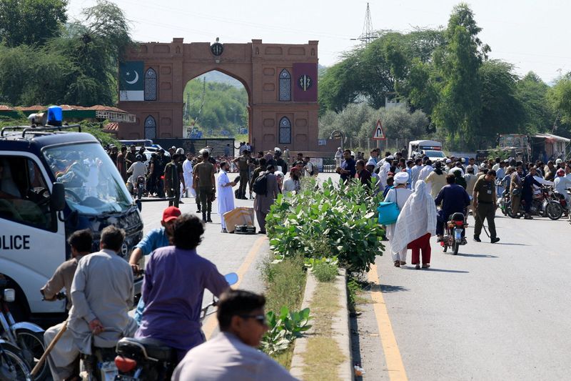 Imran Khan's party postpones planned Islamabad march to October 4