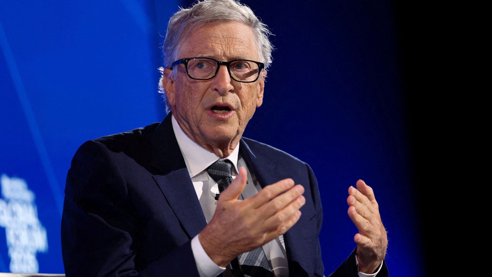 Künstliche Intelligenz: Bill Gates warnt vor einer Milliarde ...
