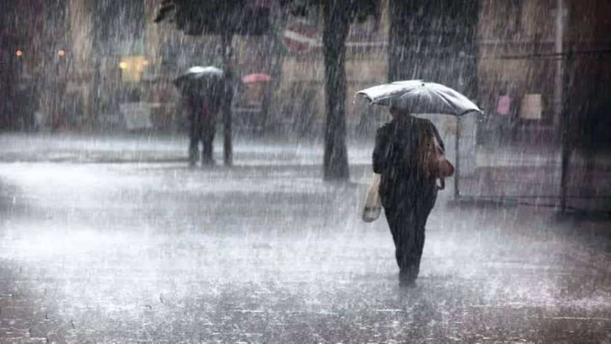 15 killed in heavy rains in UP, more showers likely today