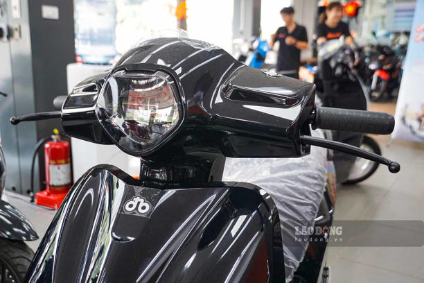 ERA E2 chỉ có một màu sắc đặc trưng là màu đen. Ảnh chụp tháng 9.2026: Cát Tiên