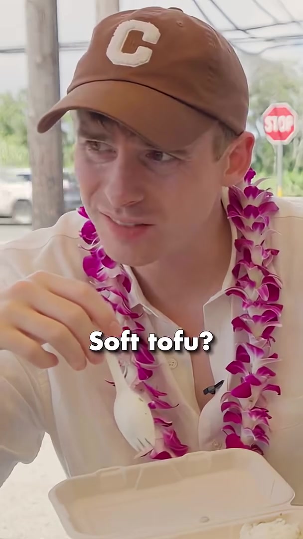 Two Brits try Hawaiian haupia for the first time!