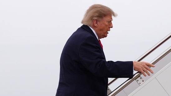 Trump White House bars CNN from Air Force One again, disrupting TV ...