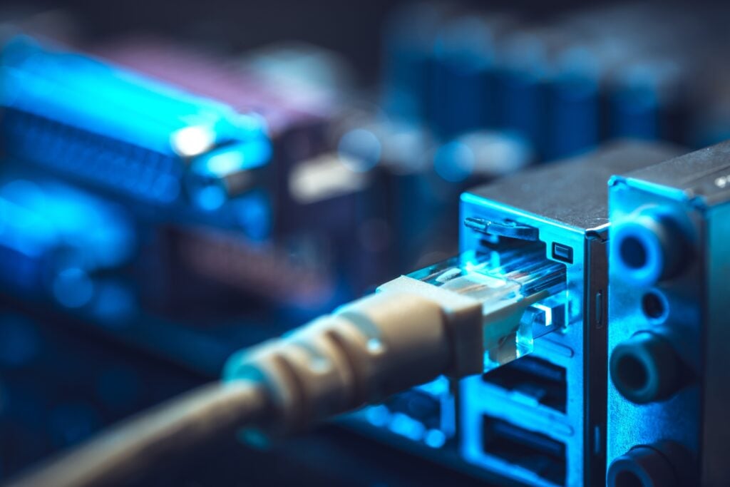 Bipartisan lawmakers seek to bar a Chinese AI data center component ...
