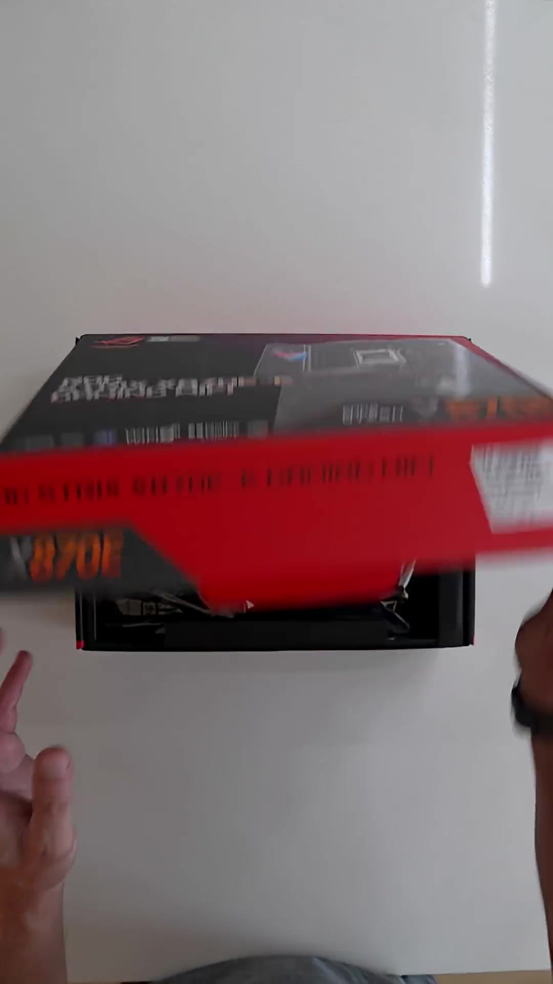 Unboxing the ASUS ROG Strix X870E-E gaming WiFi motherboard