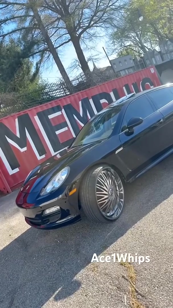 Lil Pooh901’s Porsche Panamera on 28” DUB floaters