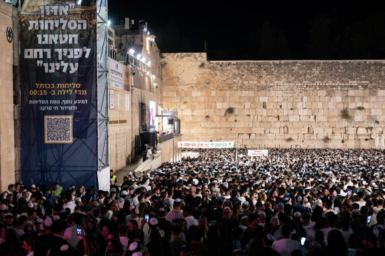 Selichot prayers at the Western Wall ahead of Yom Kippur, this week. Credit: Itay Cohen
