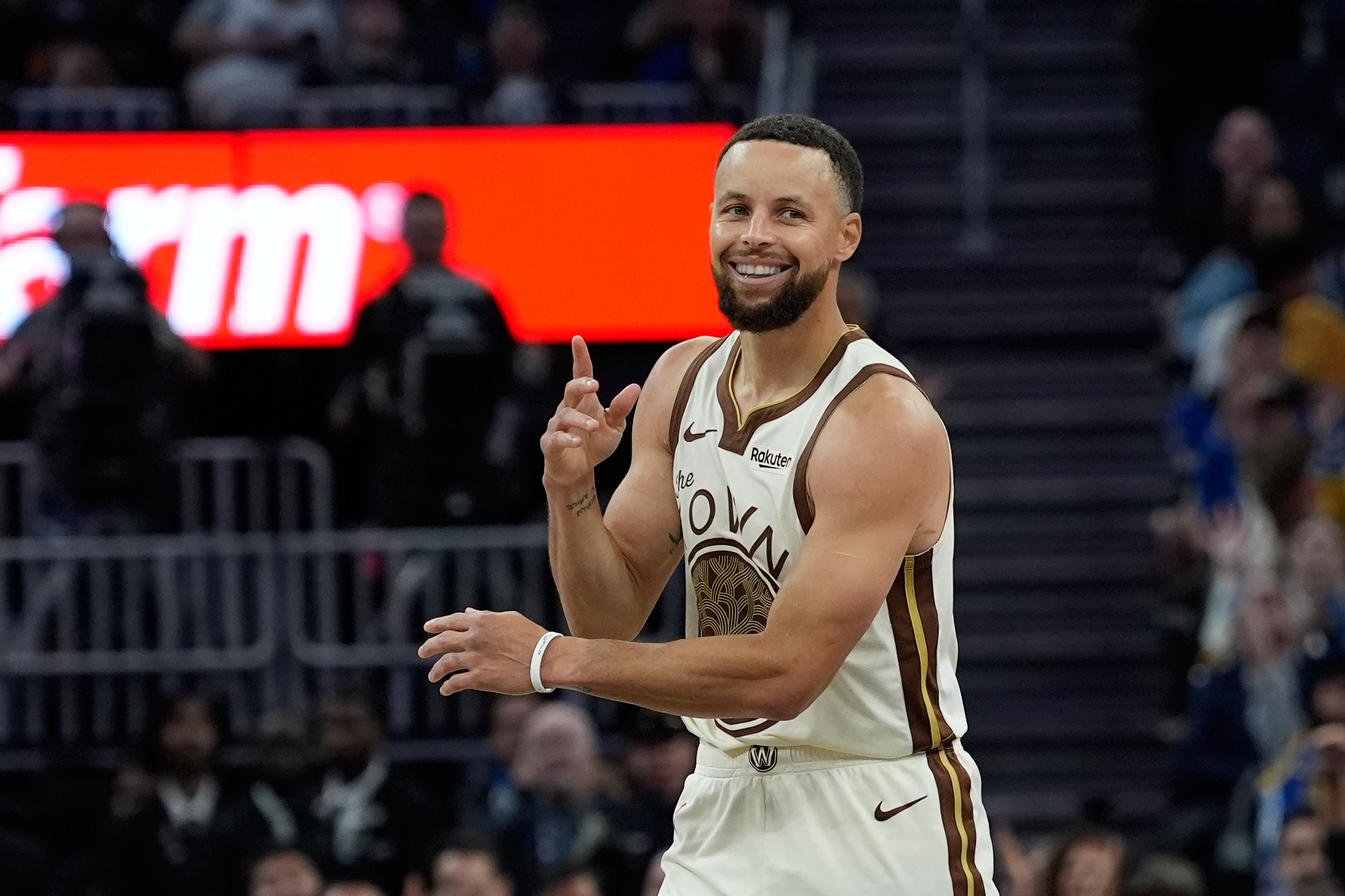 Stephen Curry and Warriors agree to 2-year contract extension worth ...
